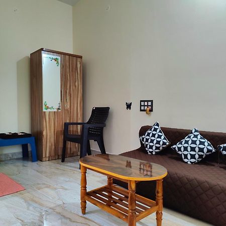 Artkarna Hotel Гокарна Екстериор снимка