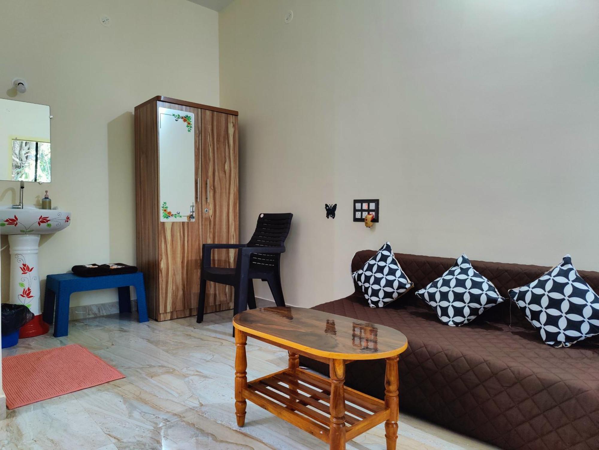 Artkarna Hotel Гокарна Екстериор снимка
