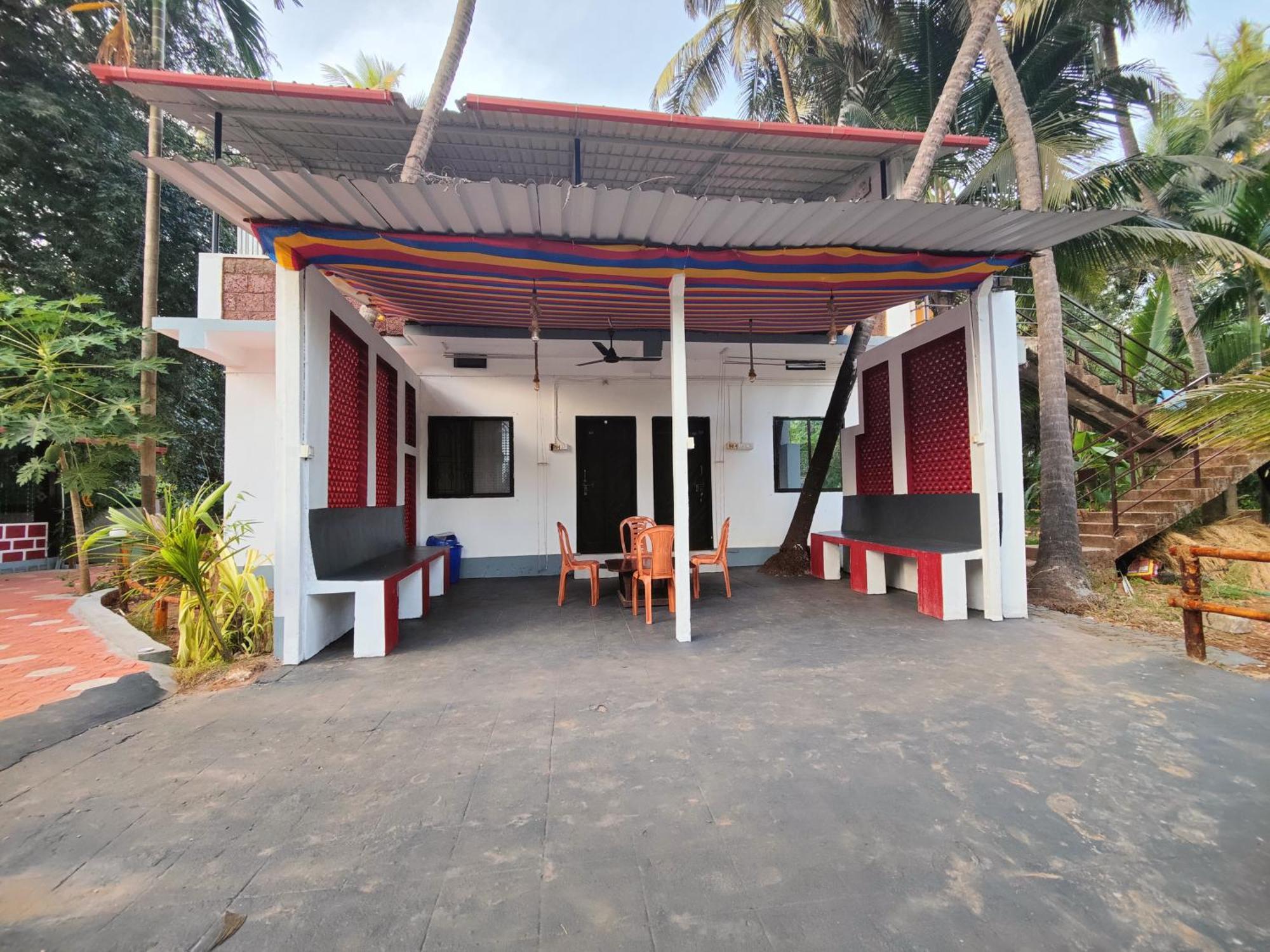 Artkarna Hotel Гокарна Екстериор снимка