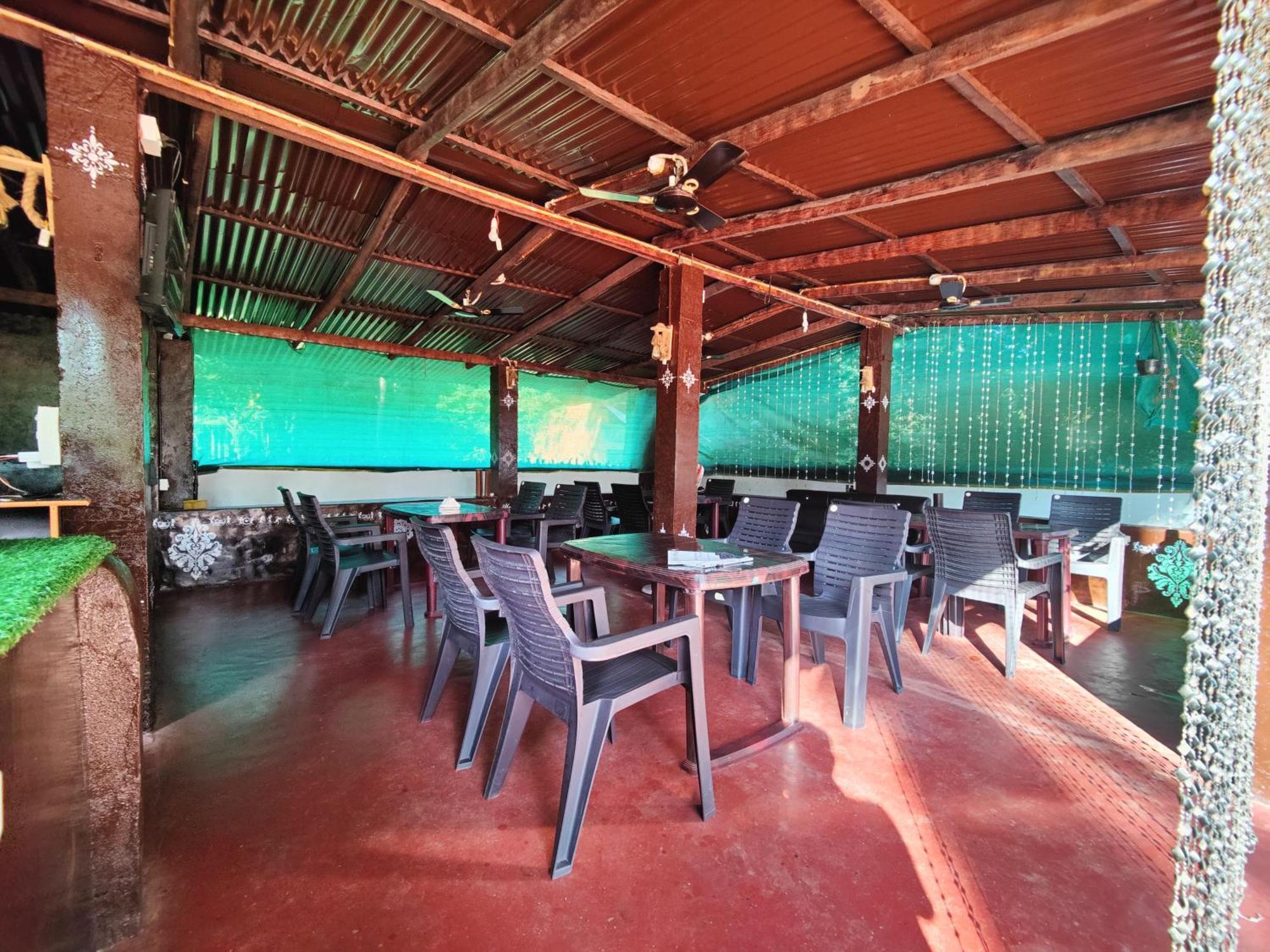 Artkarna Hotel Гокарна Екстериор снимка